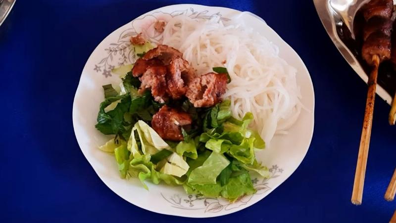 Nem nướng Phú Yên – Xiên nem thịt nướng thơm lừng hấp dẫn